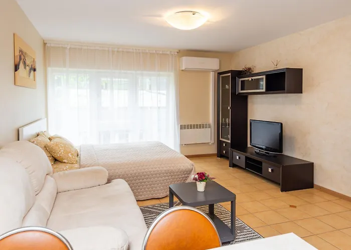 Апартаменти - 25 *